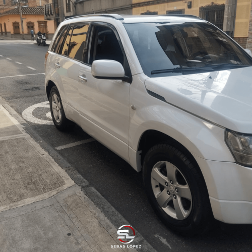 4-Suzuki_Grand_Vitara_2010